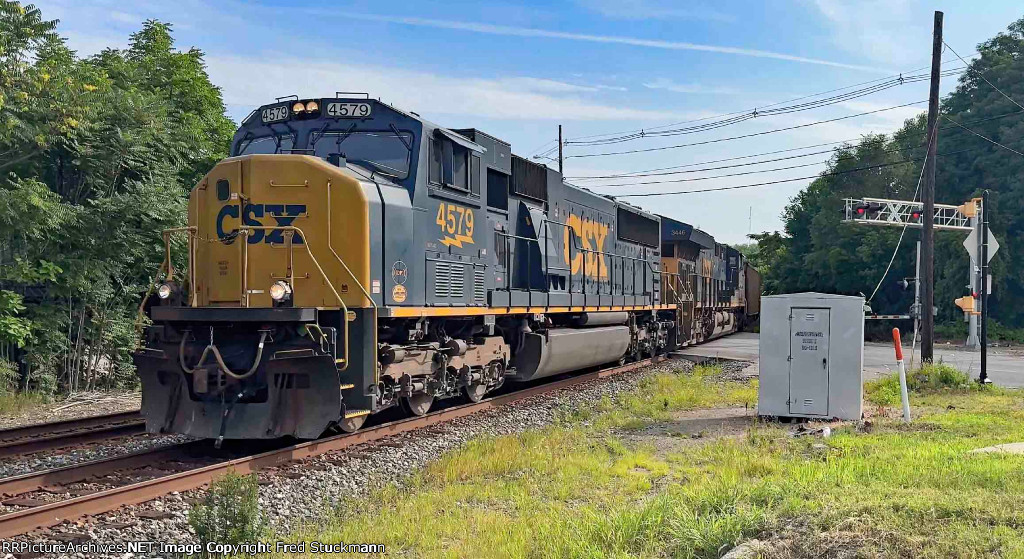 CSX 4579 leads C760 across Arlington St.